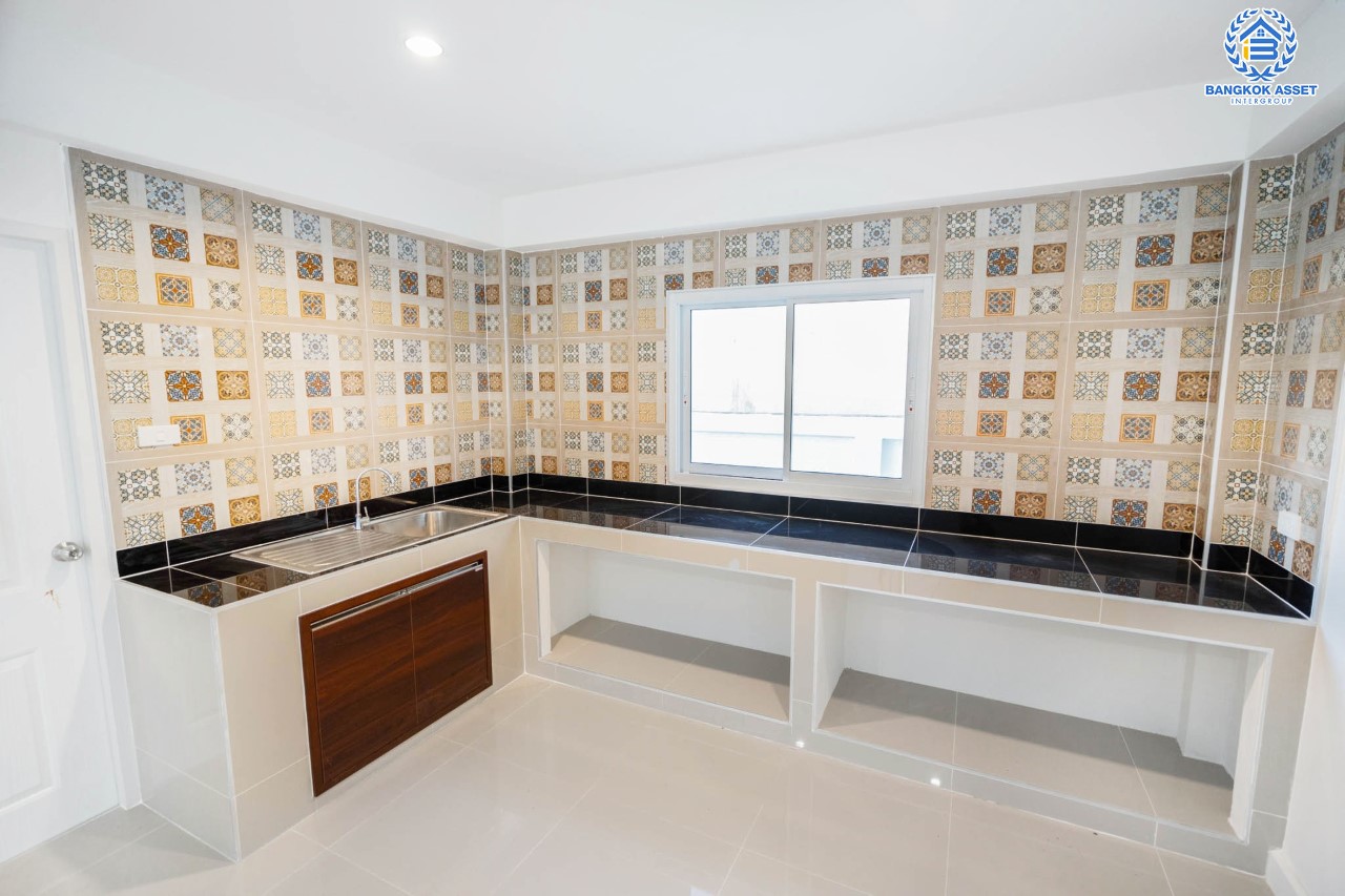 บ้านมือสองตกแต่งใหม่ ม.เศรณีวิลล่า บางใหญ่-กาญจนาภิเษก (บ้านกล้วย-ไทรน้อย) พร้อมทุกการเข้าอยู่ เนื้อที่ 50 ตร.ว. ฟังก์ชันพร้อม 3 ห้องนอน 3 ห้องน้ำ จอดรถได้ 2 คัน บนทำเลคุณภาพ! เชื่อมต่อ ถ.กาญจนาภิเษก ใกล้เซ็นทรัลเวสต์เกต และ รถไฟฟ้า "สถานีคลองบางไผ่"